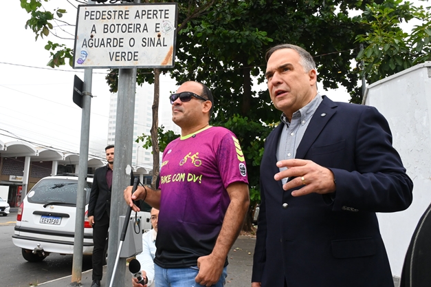 Goiânia instala botoeiras sonoras para auxiliar deficientes visuais em travessias