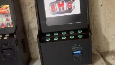 Operação apreende máquinas caça níqueis e prende dupla em Goiânia