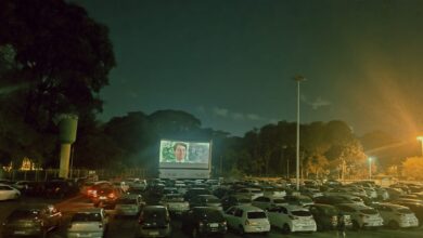 Imagem ilustrativa de um cinema drive-in, como o Cine Autorama.