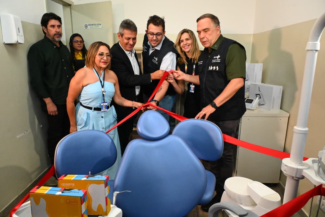 Imagem ilustrativa de Sandro Mabel entregando as melhoras na saúde pública em Goiânia.