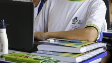 Imagem ilustratiiva de um estudante da rede estadual de Goiás. A Volta às aulas ocorre dia 3 de agosto.