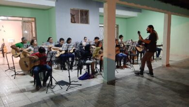 imagem ilustrativa de estudantes de música em Senador Canddo
