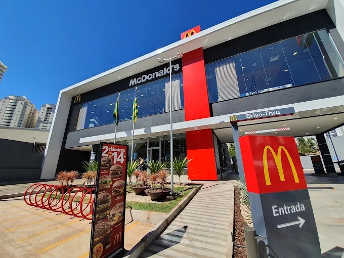 Imagem ilustrativa do prédio do Mc Donald na T7, em Goiânia, local em que ocorrerão as ações culturais no sábado, dia 22, dia da ação do McDia Feliz.