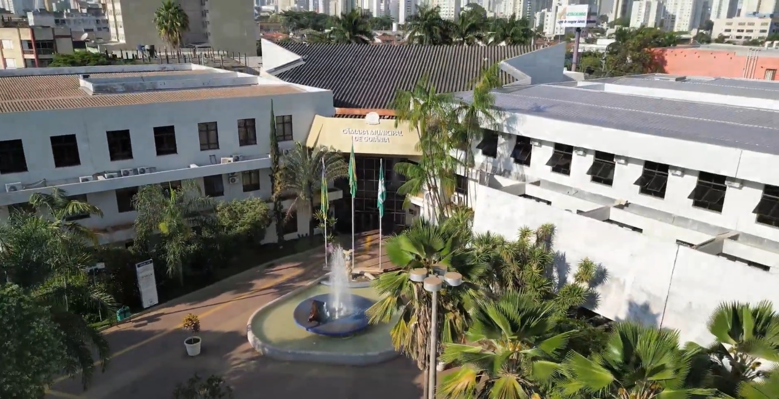 Imagem ilustrativa da Câmara Municipal de Goiânia vista dwe cima.