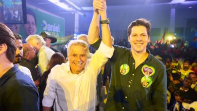 Imagem ilustrativa de Daniel Vilela ao lado de seu candidato a vice-governador Luiz do Carmo.