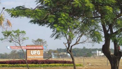 Imagem ilustrativa da placa da Universidade Federal de Goiás (UFG). As inscrições para o vestibular UFG se encerram dia 07 de agosto de 2026.