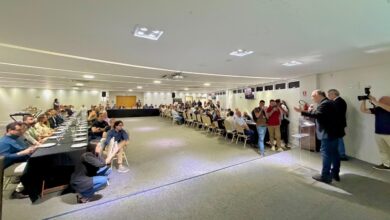 Imagem ilustrativa da reunião sobre Plano Urbanístico Básico de Goiânia, na qual o prefeito Sandro Mabel esteve presente.
