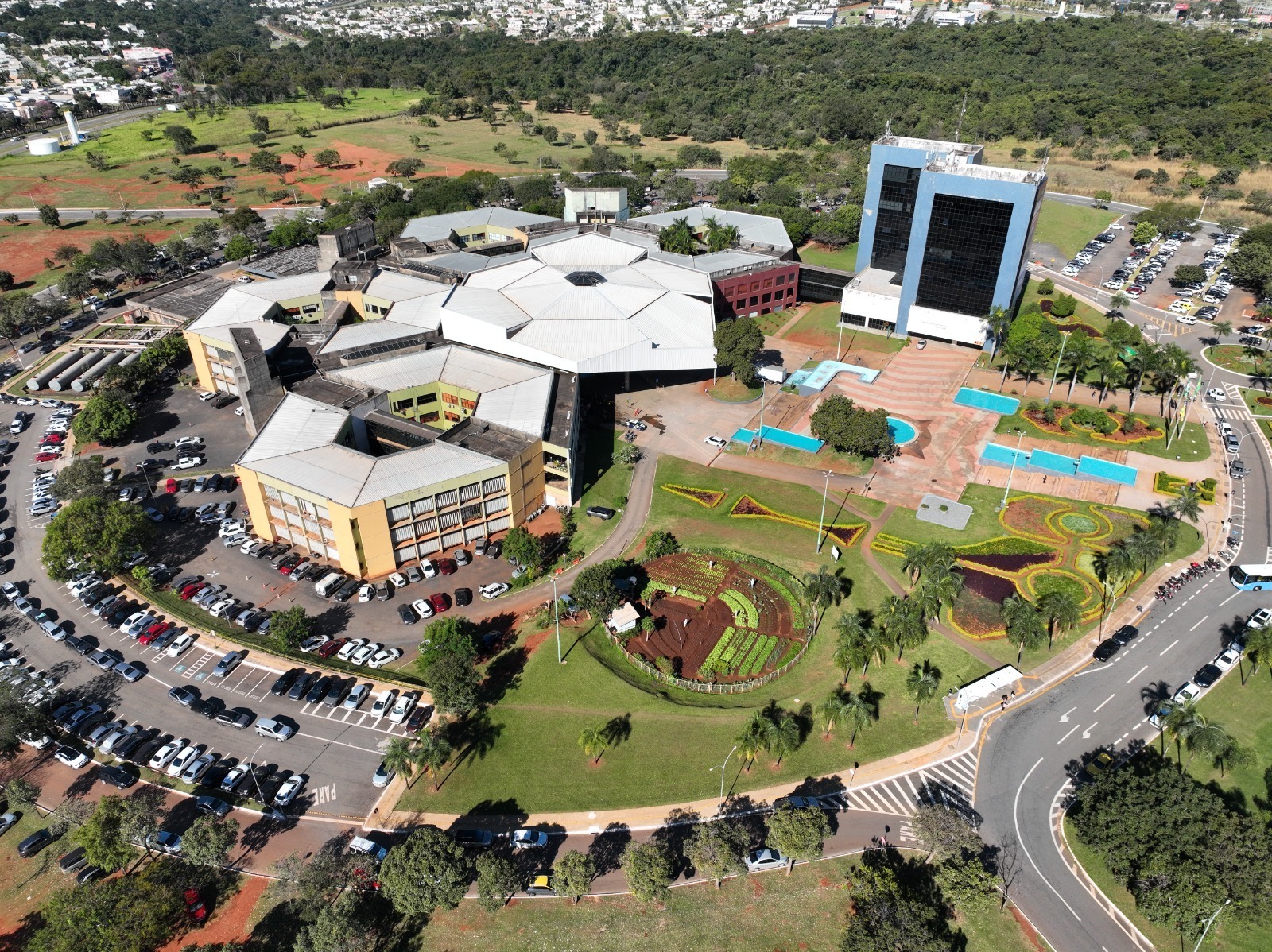 Imagem ilustartiva do Paço Municipal de Goiânia visto de cima.