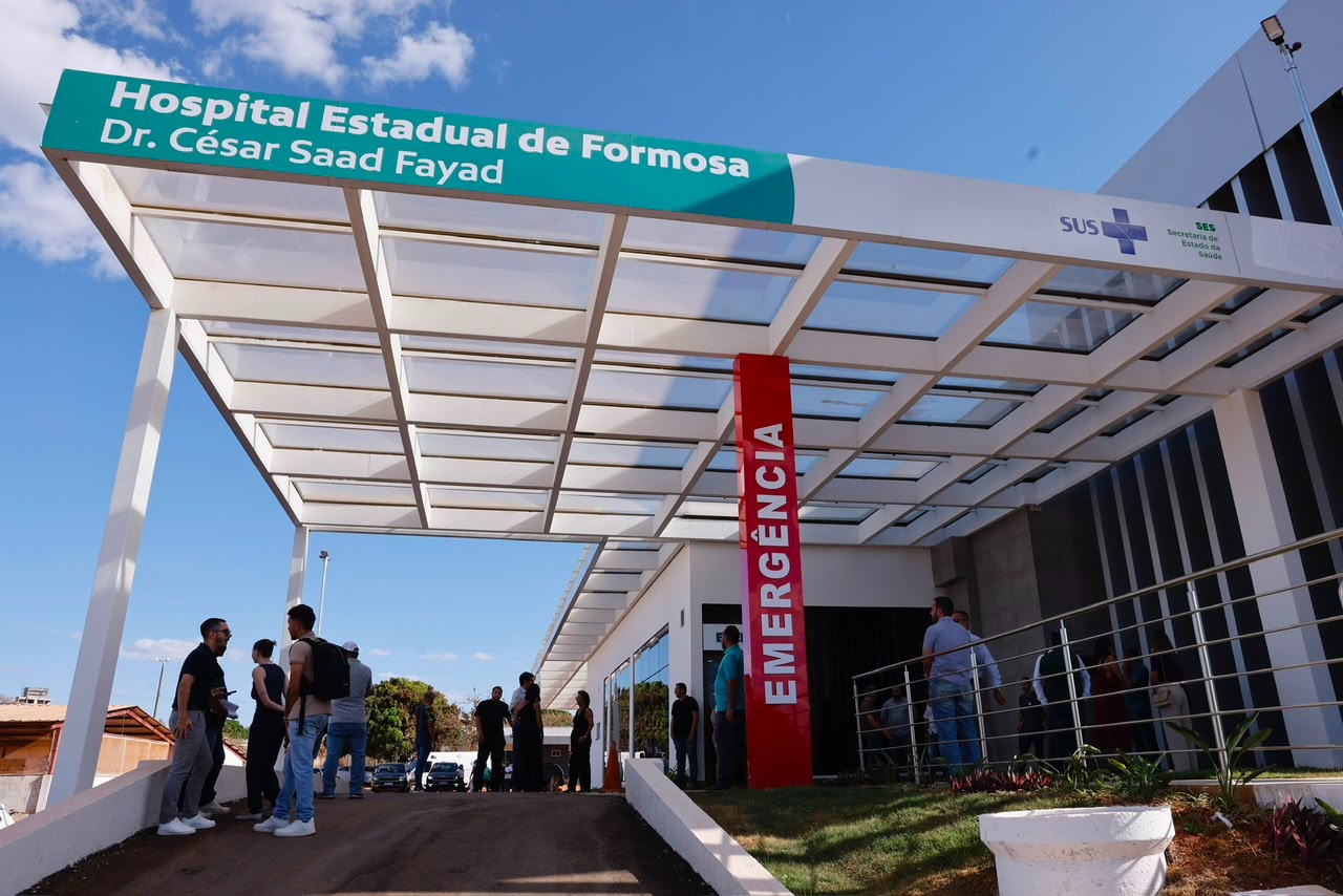 Imagem ilustrativa da entrada do Hospital Estadual de Formosa Dr. César Saad Fayad.