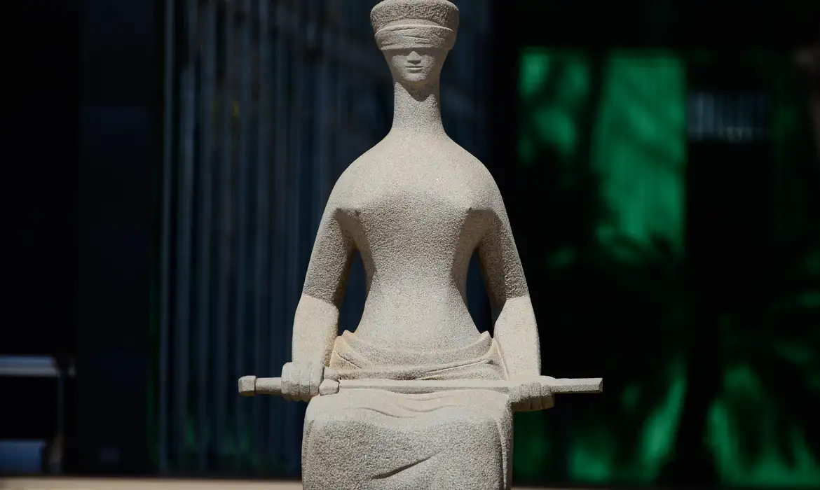 Imagem ilustrativa daA estátua "A Justiça" em frente ao STF Supremo Tribunal Federal.