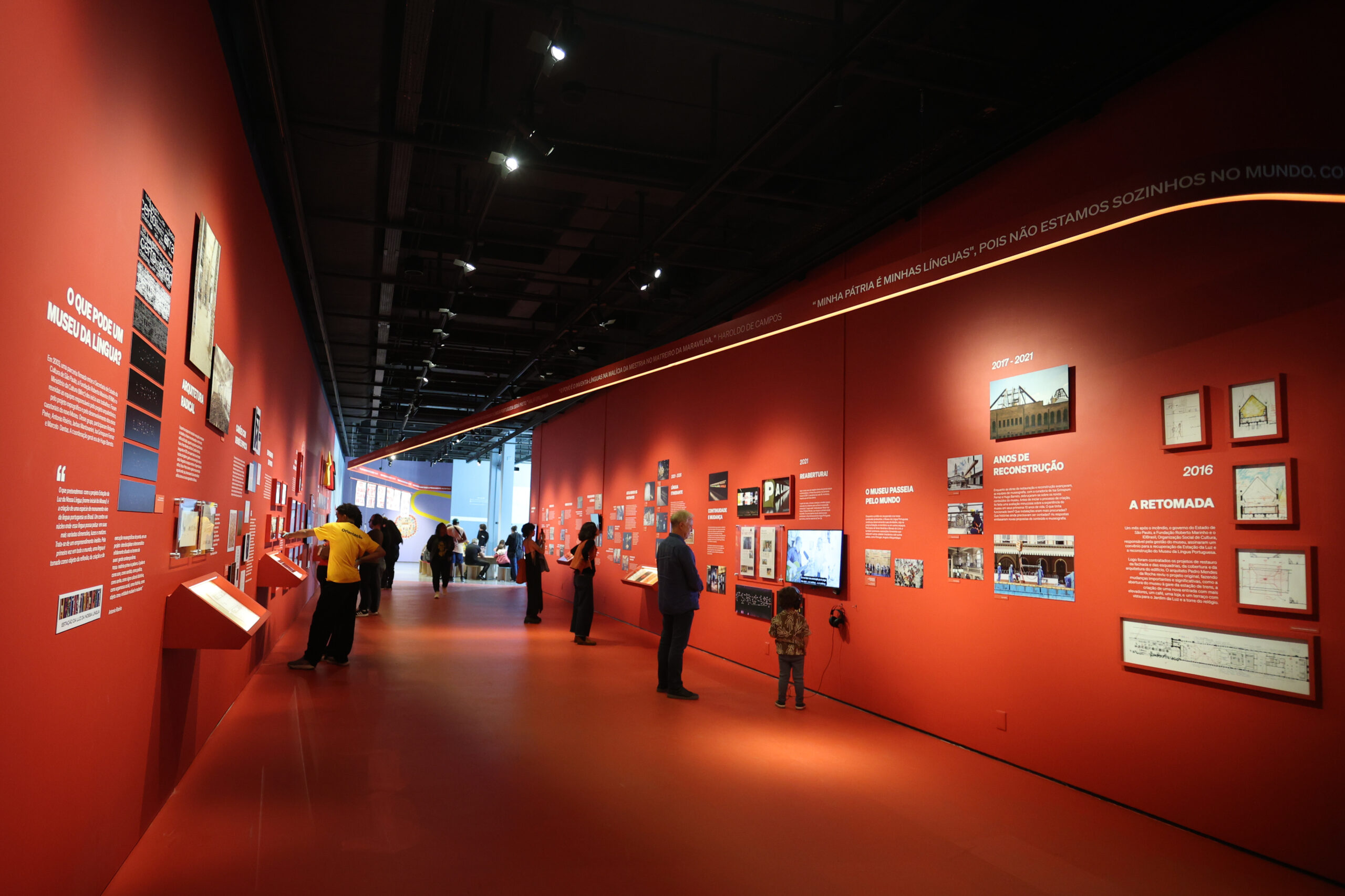 Imagem ilustrativa da mostra temporária "Luz da Língua", no Museu da Língua Portuguesa, em São Paulo.